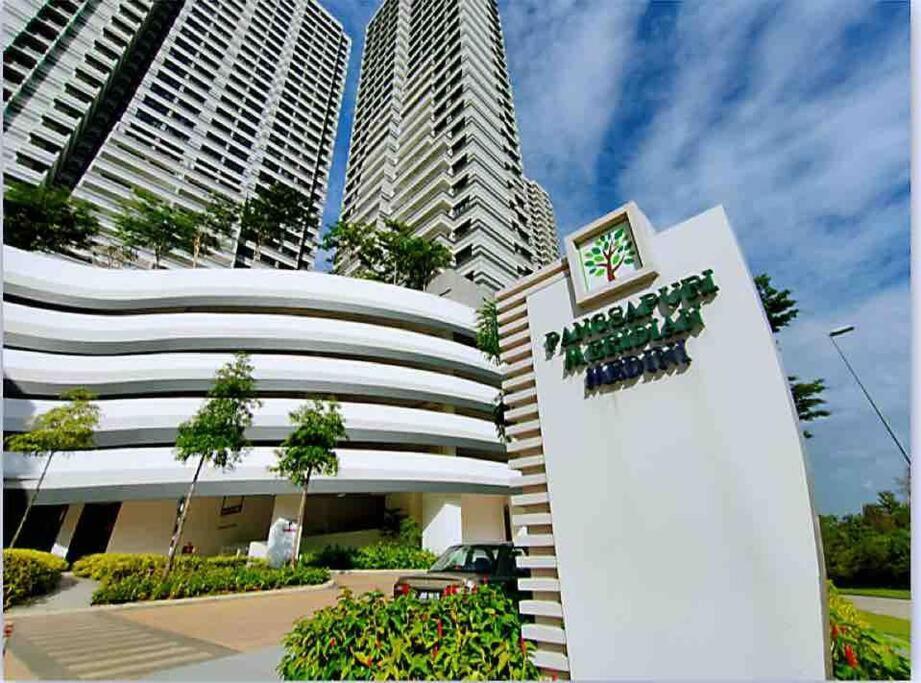 Legoland Jb Aghome Medini 3Room8Pax Bukit Indah Нусаджайя Экстерьер фото